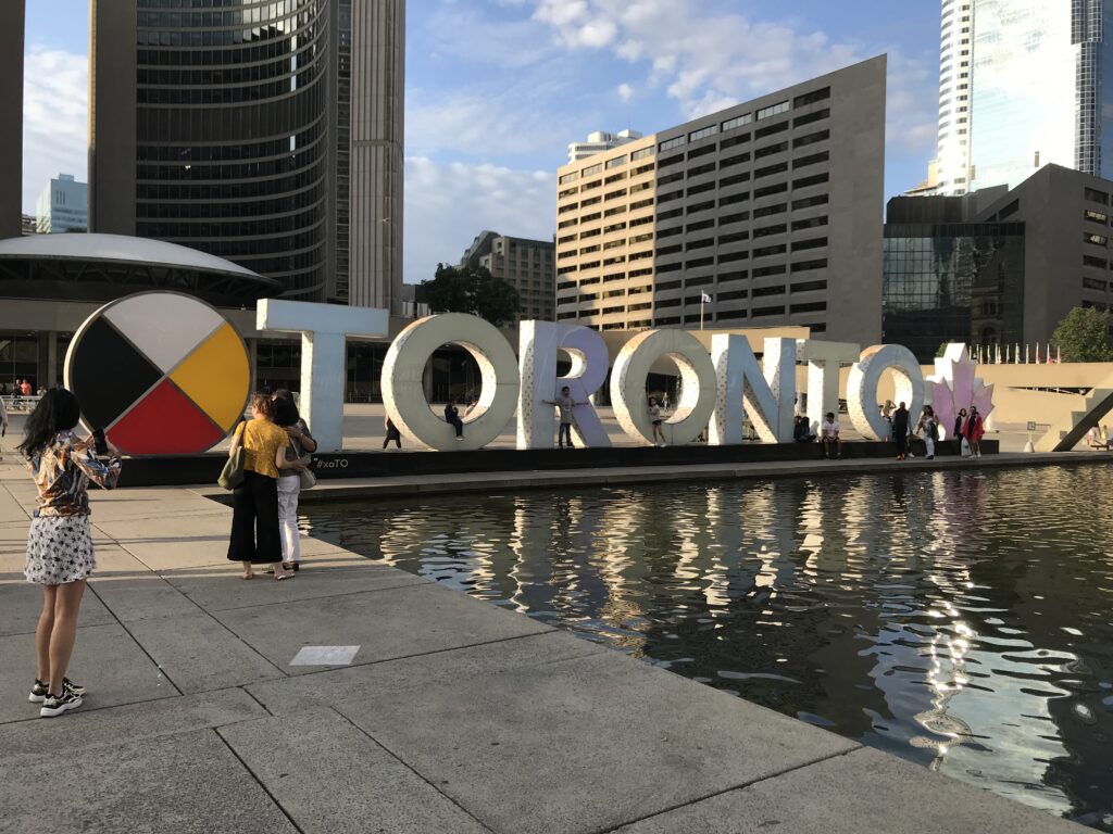Toronto City Hall広場