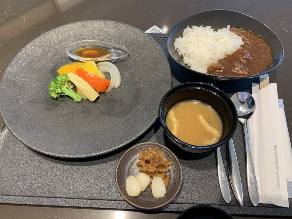 羽田空港ラウンジの食事